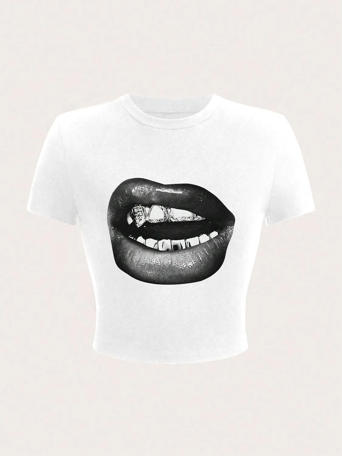 WDIRARA Women's Graphic Lip Print Crop Tee Shirt Round Neck Short Sleeve T-Shirt Slim Fit Top